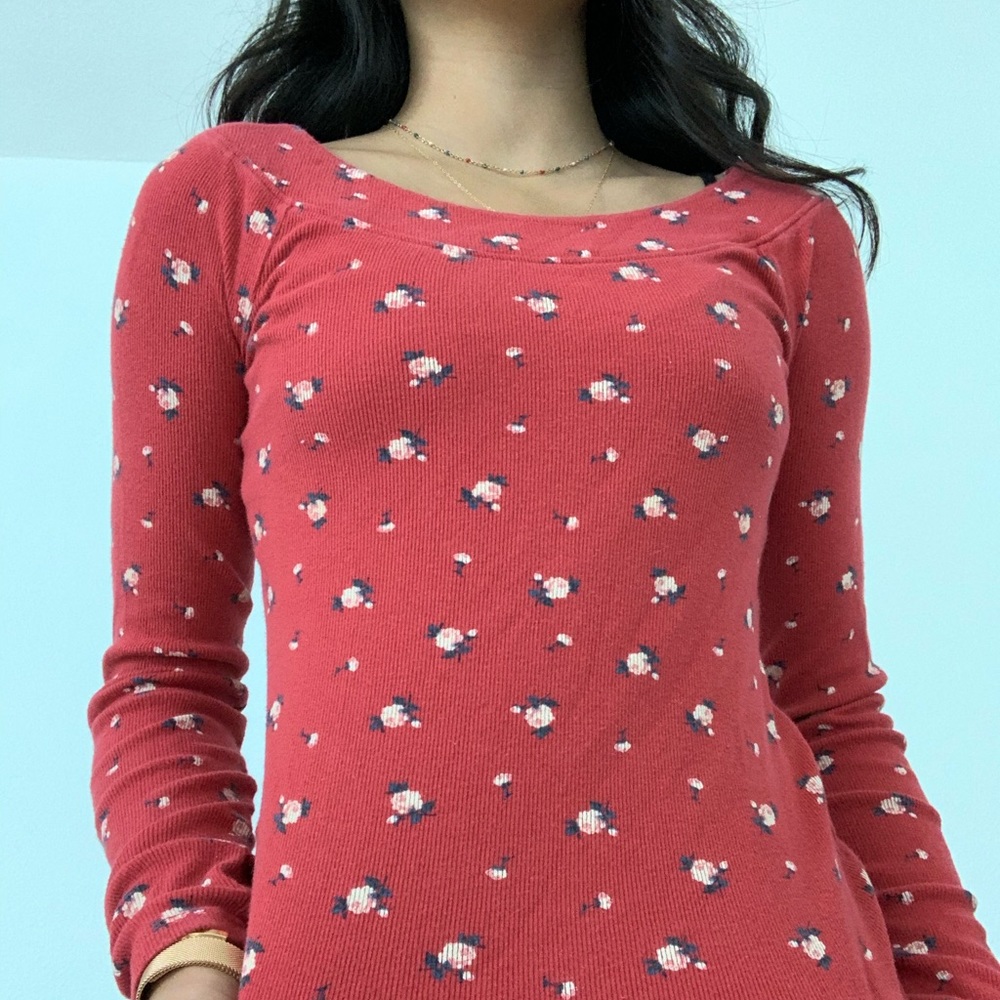 Flower open neckline shirt